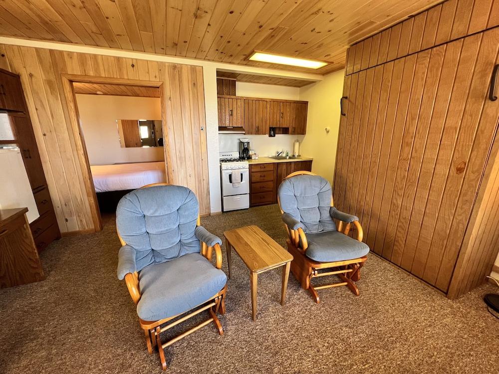 Thomsonite Beach Inn photo 53