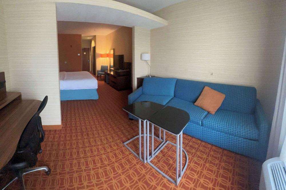 Comfort Inn & Suites photo 4