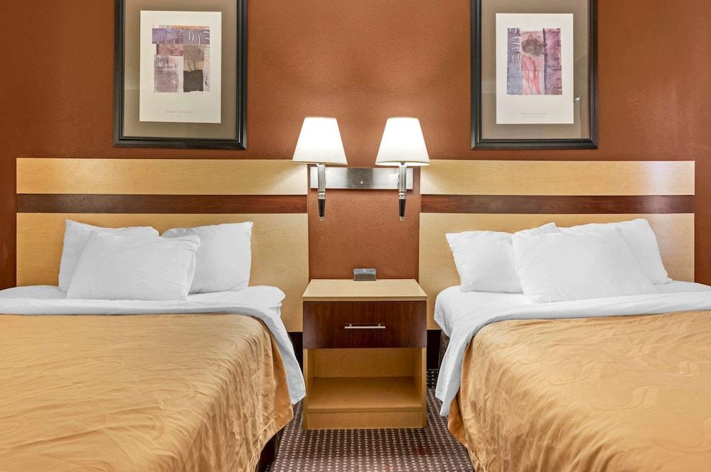 Quality Inn & Suites photo 16
