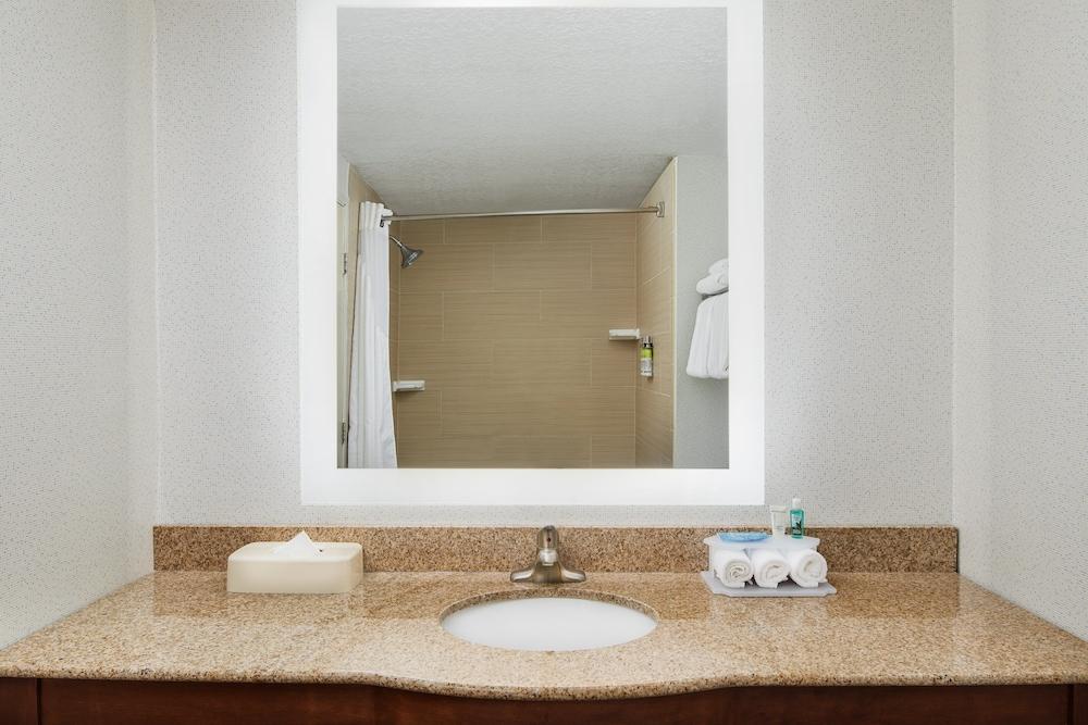 Holiday Inn Express & Suites Jacksonville SE- Med Ctr Area by IHG photo 24