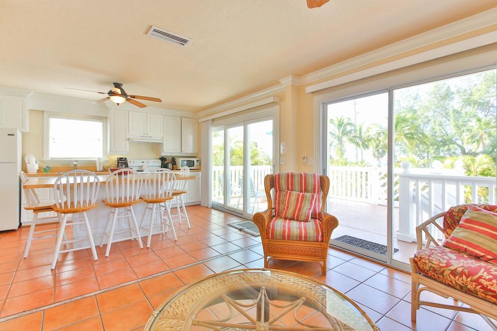 Tortuga Inn Beach Resort photo 14