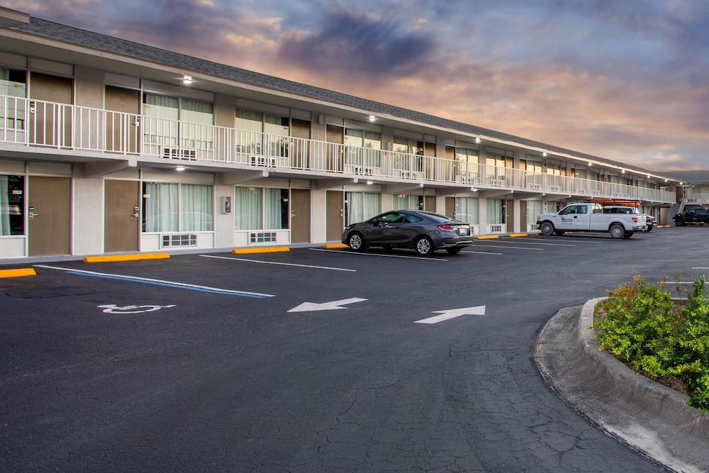 Days Inn by Wyndham Apopka/Orlando photo 49