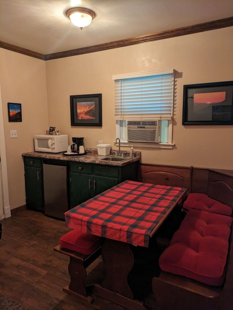 Squaw Valley Motel photo 9
