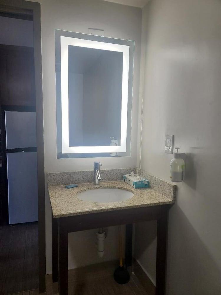 Ocean Reef Suites photo 13