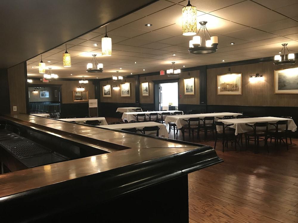 Carmel Inn & Suites photo 5