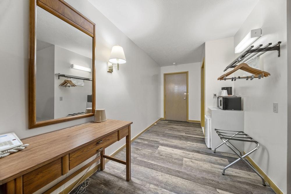 Executive Inn Cass City photo 21
