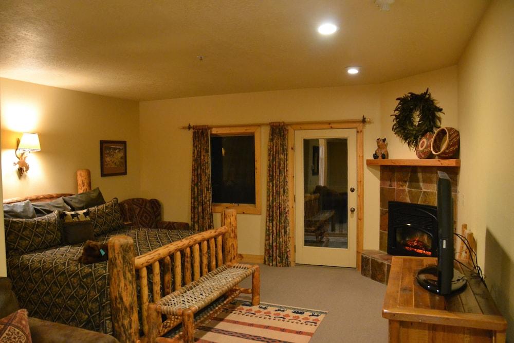 Daniels Summit Lodge photo 5