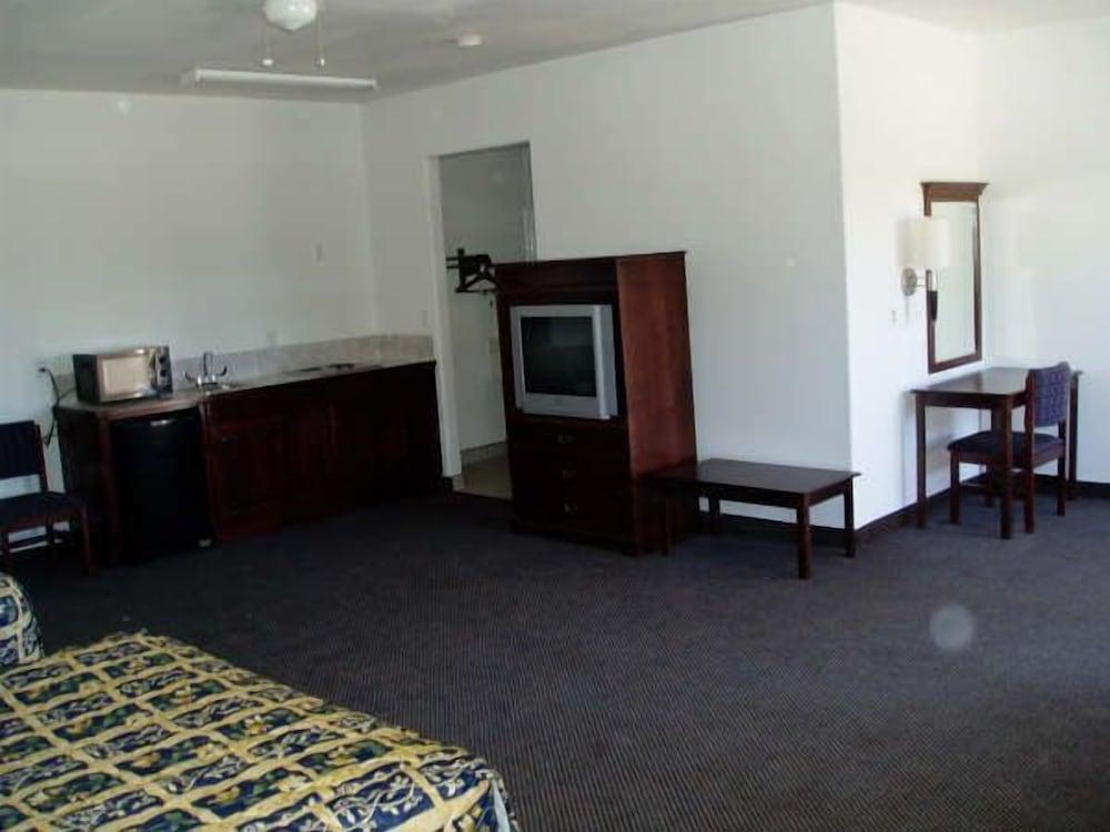 Texas Inn and Suites at La Joya photo 4
