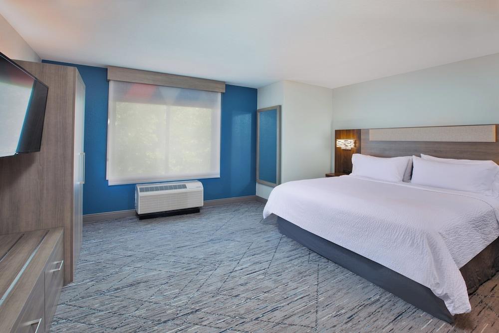 Holiday Inn Express & Suites Buffalo by IHG photo 9