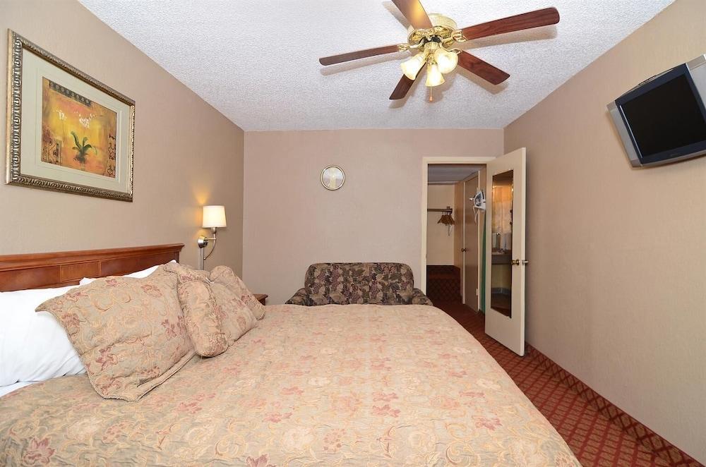 Americas Best Value Inn Stephenville photo 14