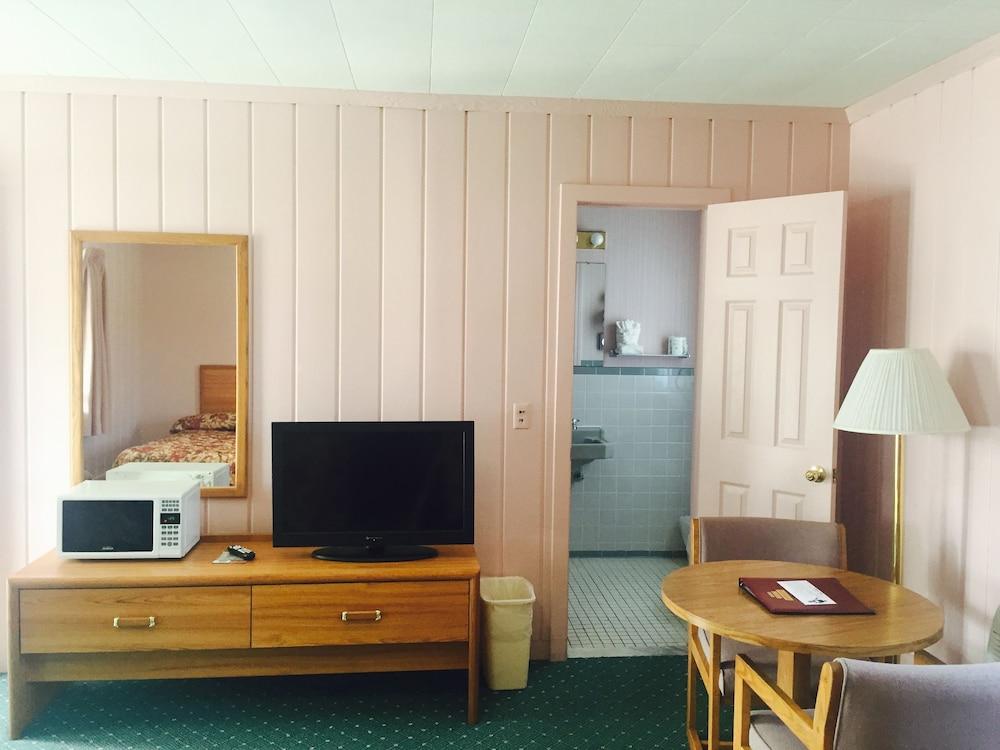 Rainbow Motel photo 12