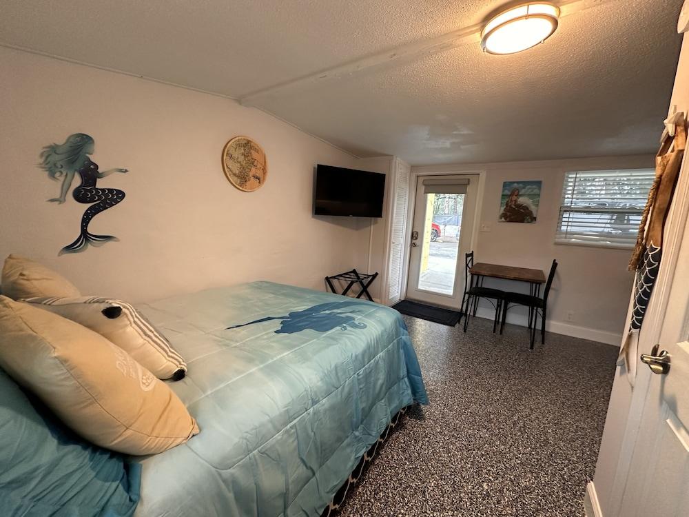 Neptune's Grotto Waterfront Retreat photo 19