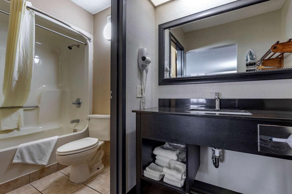 Quality Inn & Suites Ft. Jackson Maingate photo 15