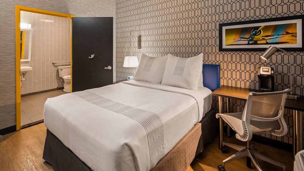 GLō Best Western Brooklyn NYC photo 15
