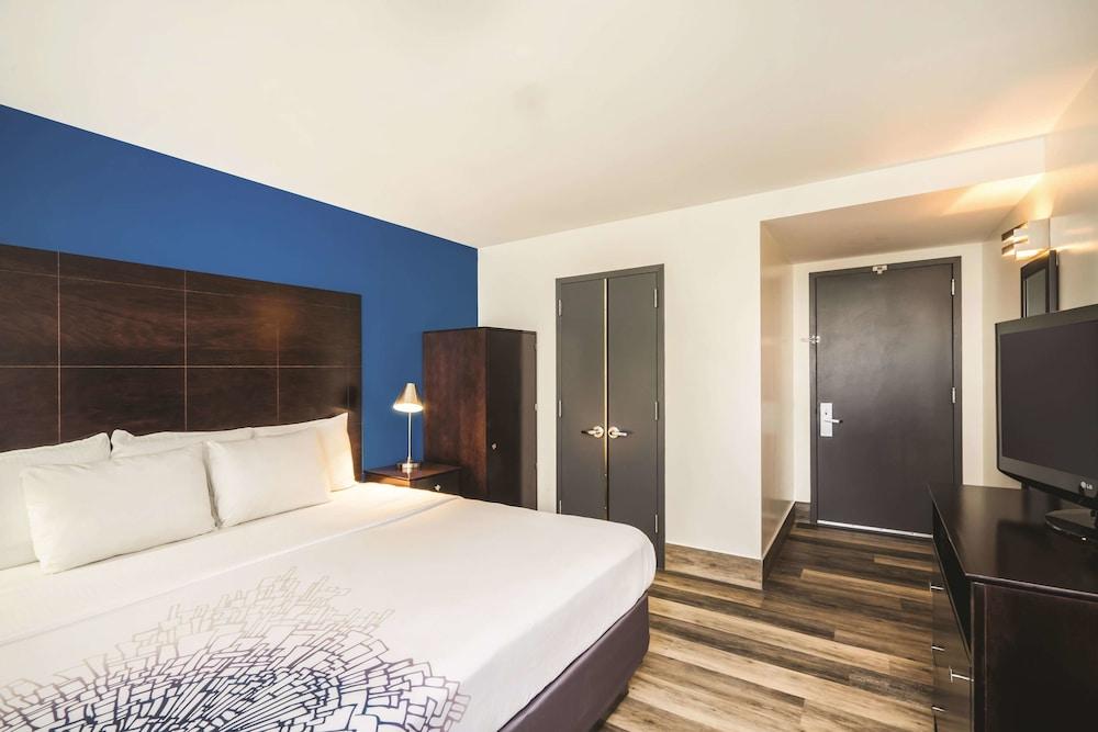 La Quinta Inn & Suites by Wyndham Brooklyn Downtown photo 18