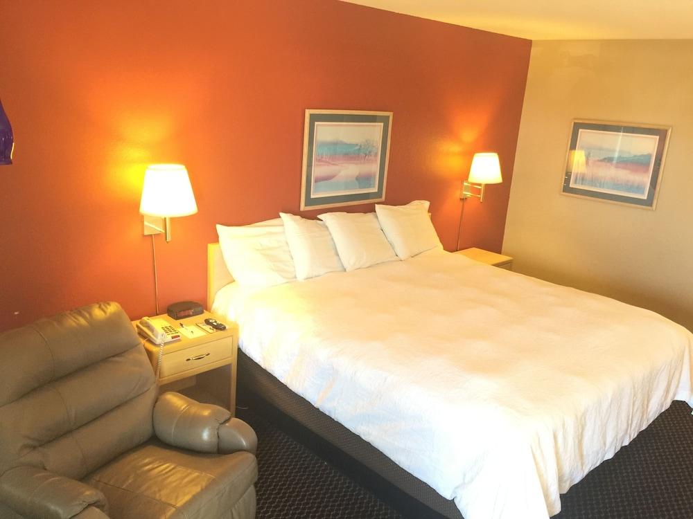 Americas Best Value Inn Garden City photo 21