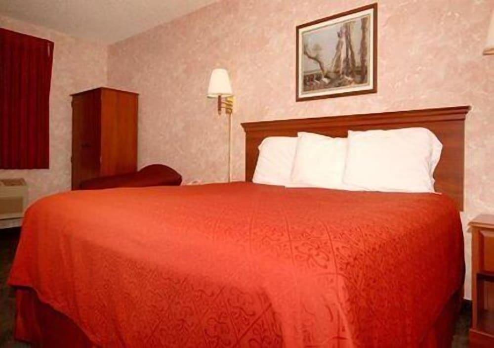 Econo Lodge Longmont East photo 22