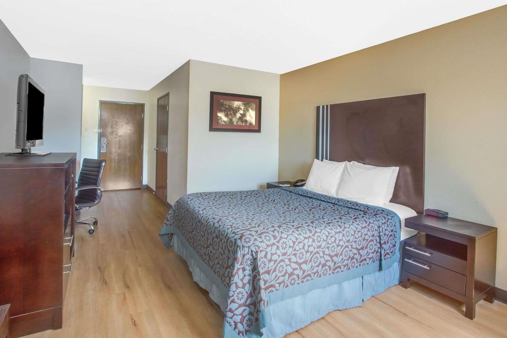 Days Inn by Wyndham Le Roy/Bloomington Southeast photo 9