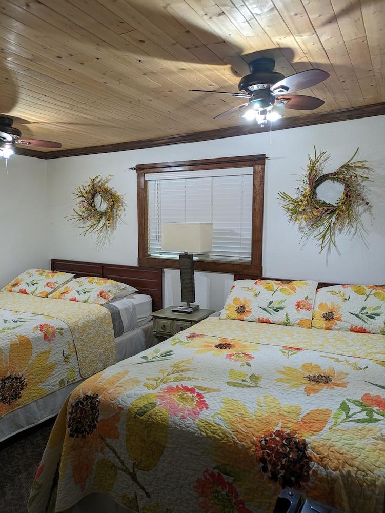 Squaw Valley Motel photo 8
