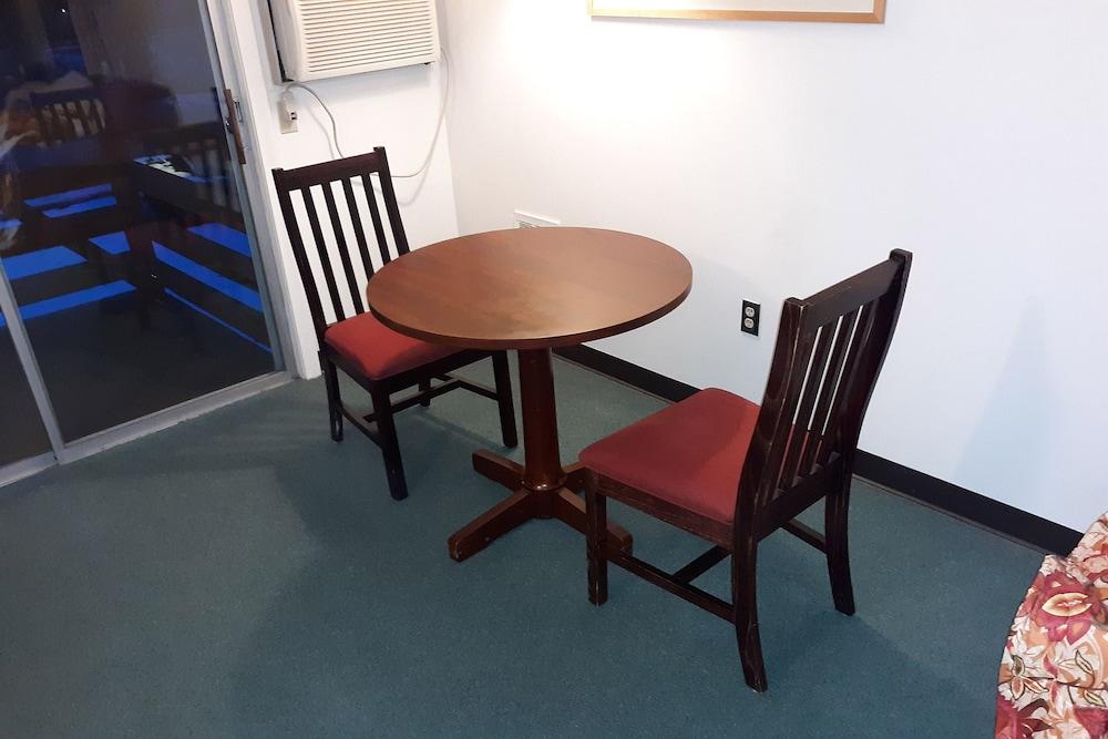 Iron Horse Inn photo 16