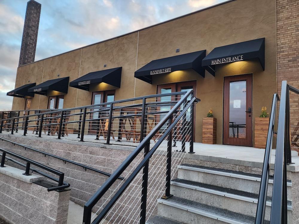 The Lodge Luxury Suites photo 1