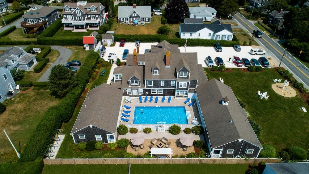 Beach Breeze Inn photo 54