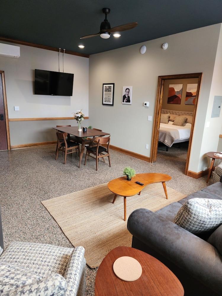 The Lodge Luxury Suites photo 37