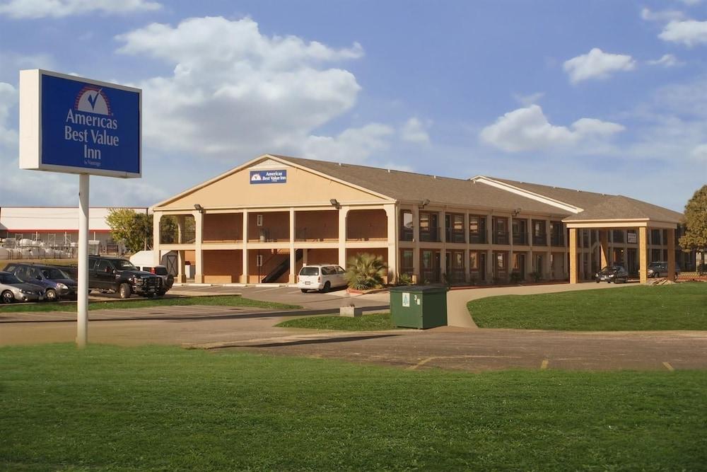 Americas Best Value Inn Waco photo 1