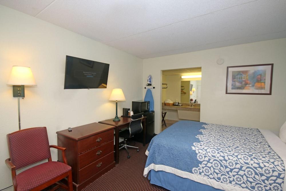 Hamilton Inn Jonesville NC photo 23