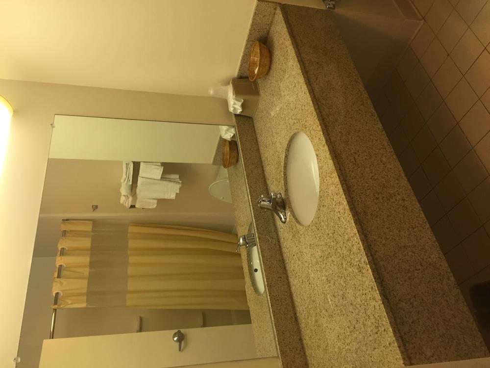 Red Carpet Inn Chambersburg photo 12