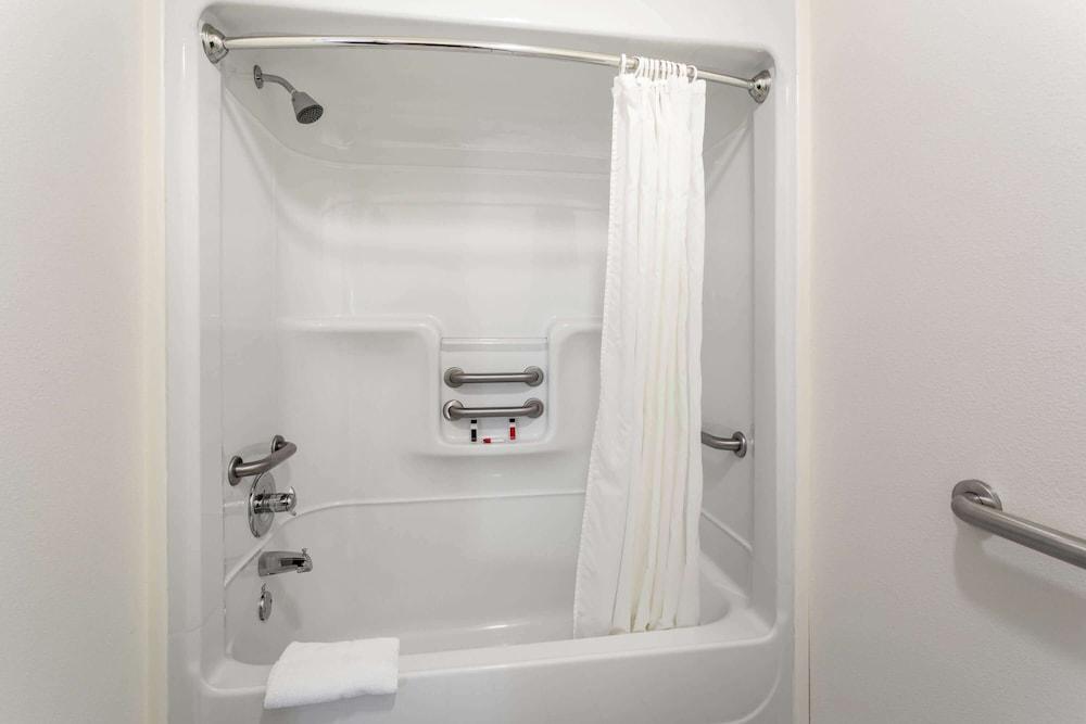 Inn at Lander, Travelodge by Wyndham photo 45