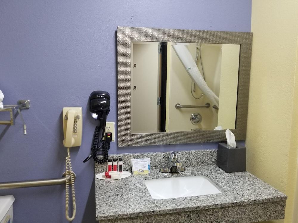 Days Inn by Wyndham Greenville South/Mauldin photo 38