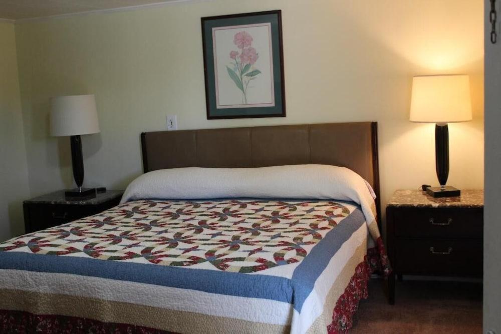 Royal Coach Motor Lodge photo 12