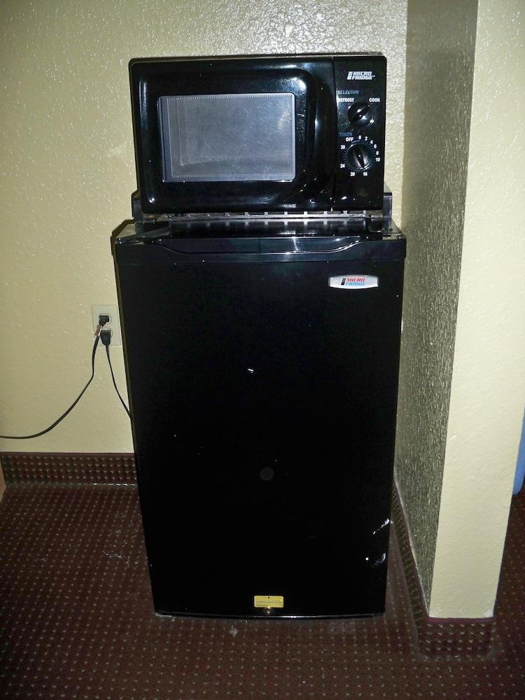 Scottish Inn & Suites photo 47