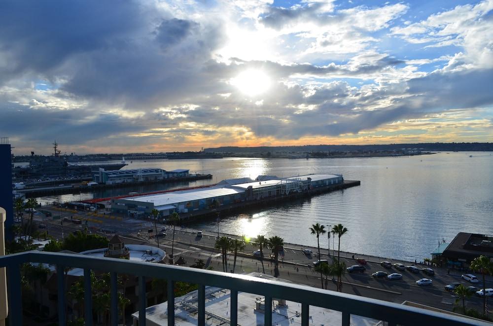 Wyndham San Diego Bayside photo 37