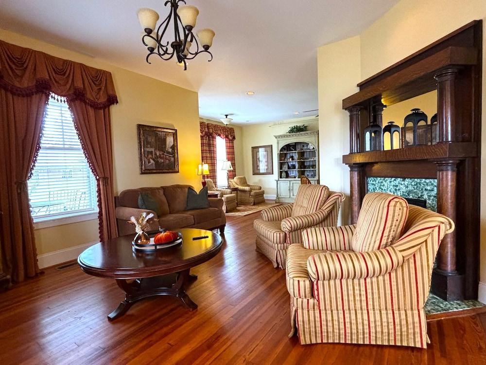 Grand Lux Inn photo 2