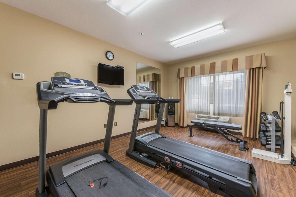 Quality Inn & Suites Hendersonville - Flat Rock photo 77