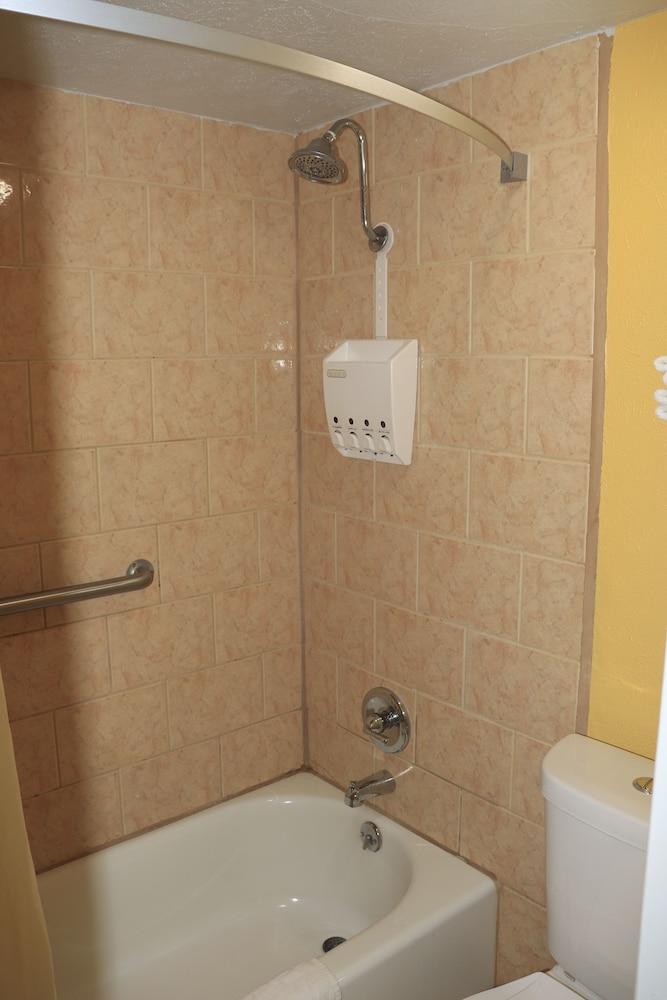 Chaparral Motel photo 33