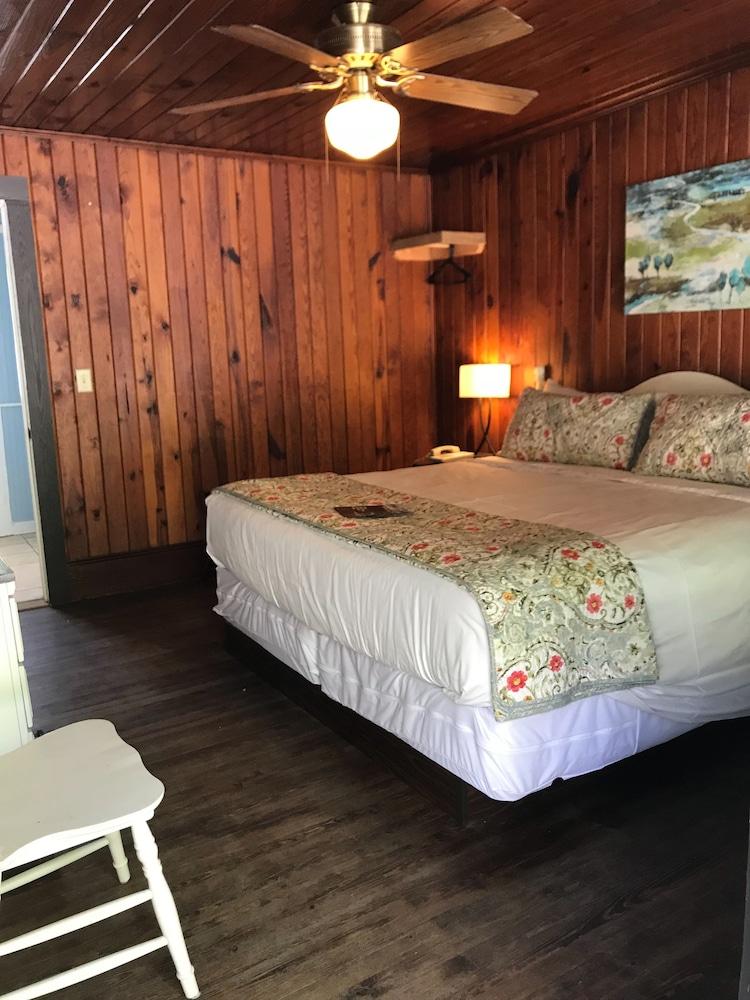 The Riverside Lodge at Chimney Rock photo 54