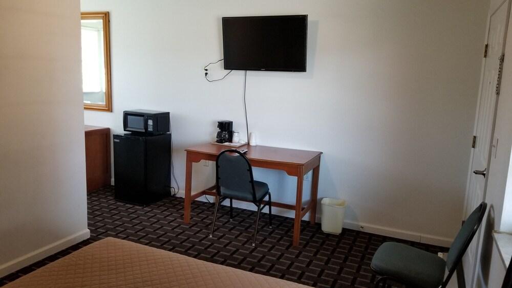 Budget Inn Breezewood photo 13