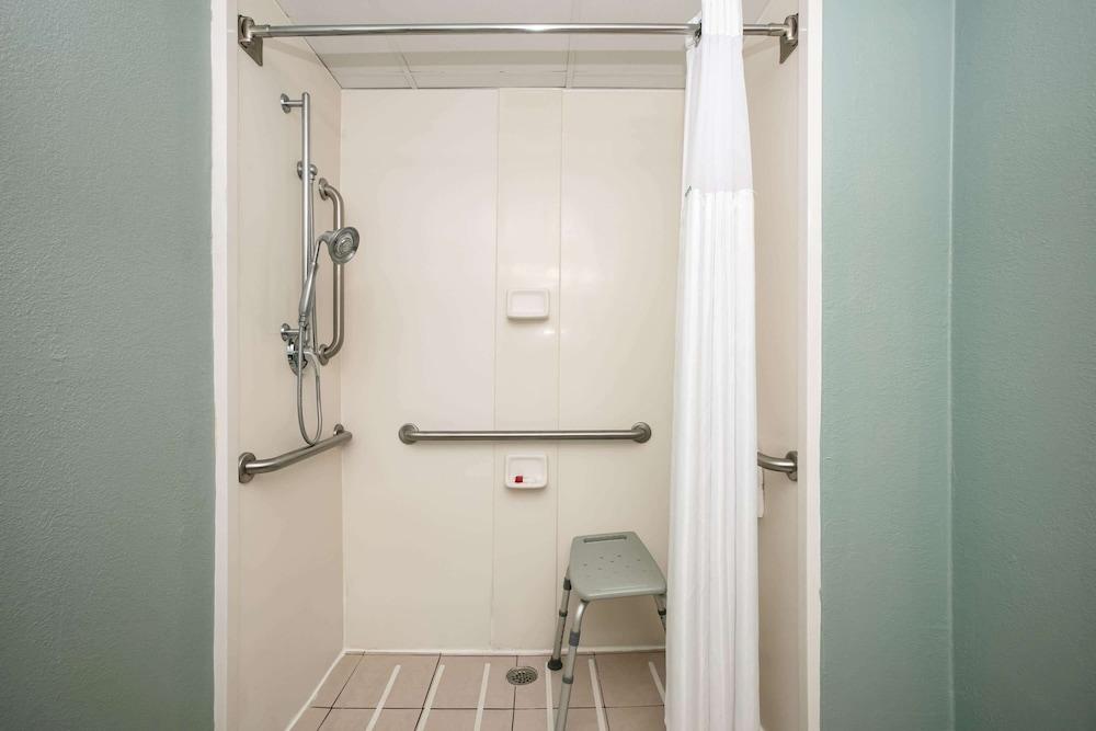 Baymont Inn & Suites by Wyndham Braselton photo 9