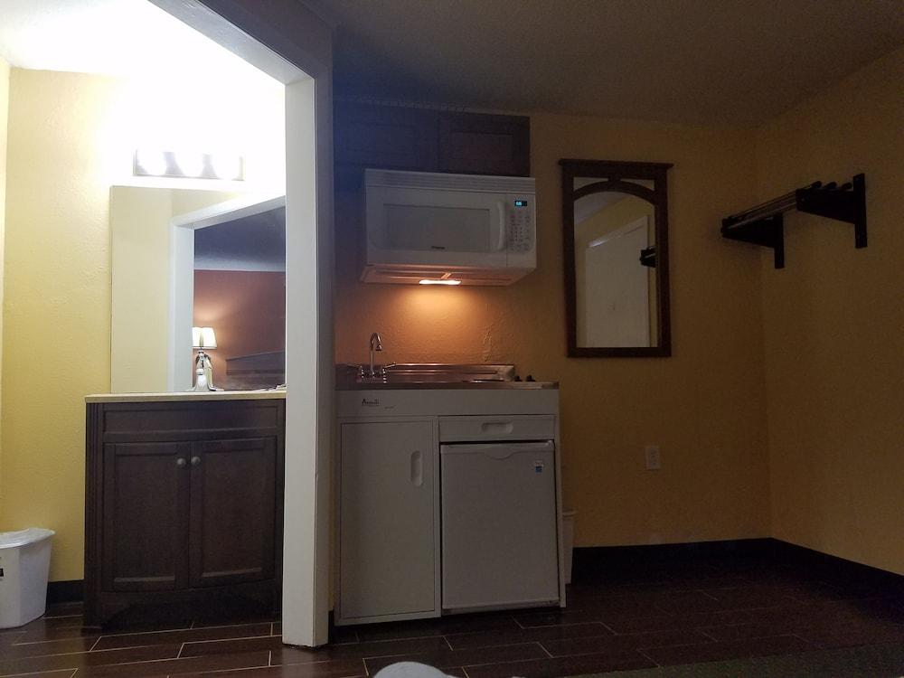 Budget Inn photo 26