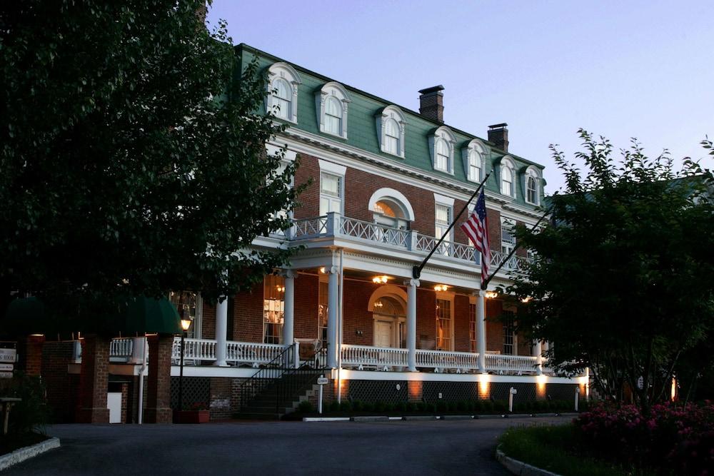 The Martha Washington Inn And Spa photo 8