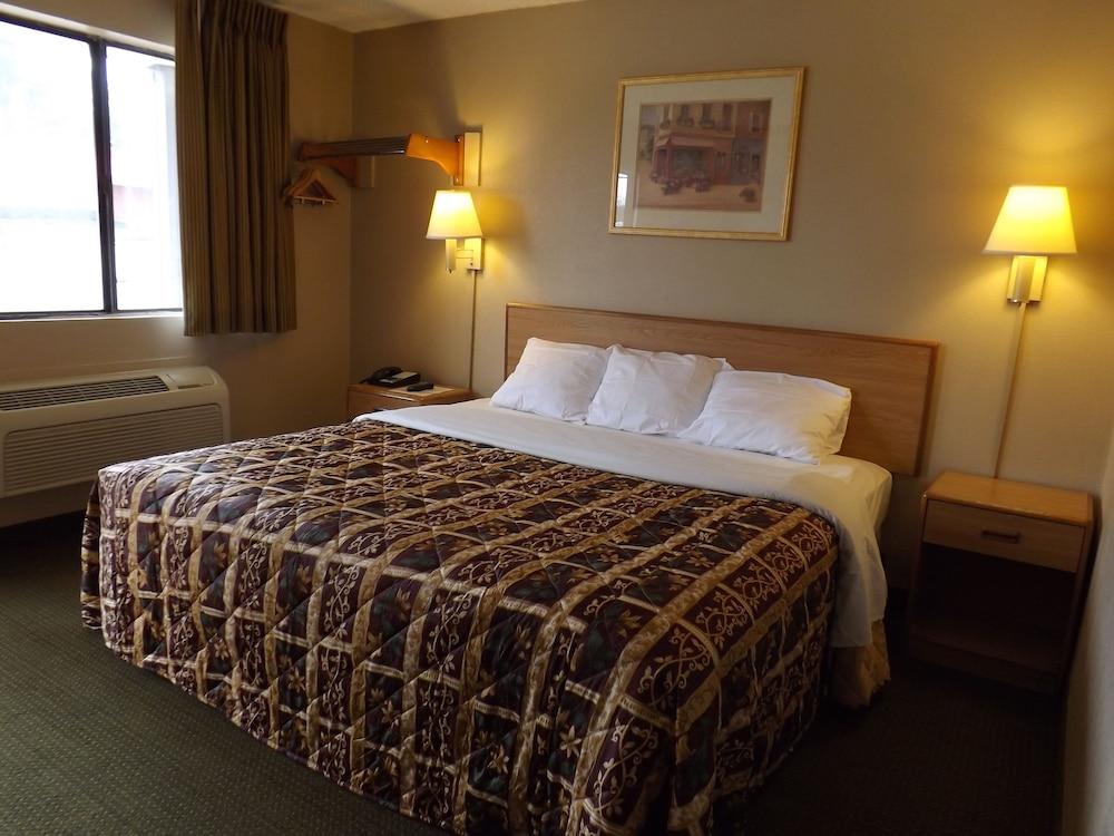 Executive Inn by OYO Kilgore North photo 8