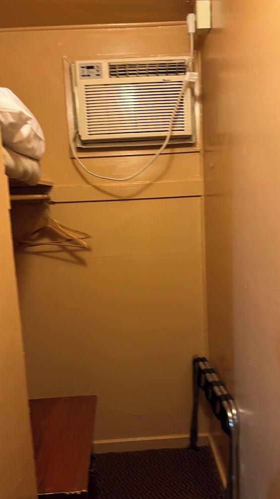 Jumping Frog Motel photo 5