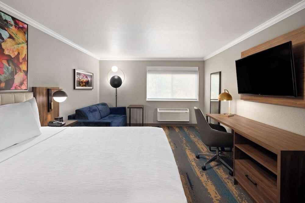 La Quinta Inn & Suites by Wyndham Yakima Downtown photo 53