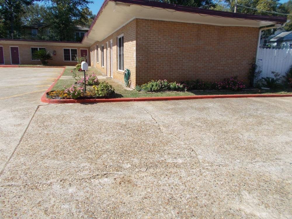 Hillside Motel photo 43