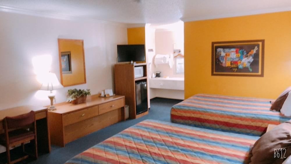Covered Wagon Motel photo 6
