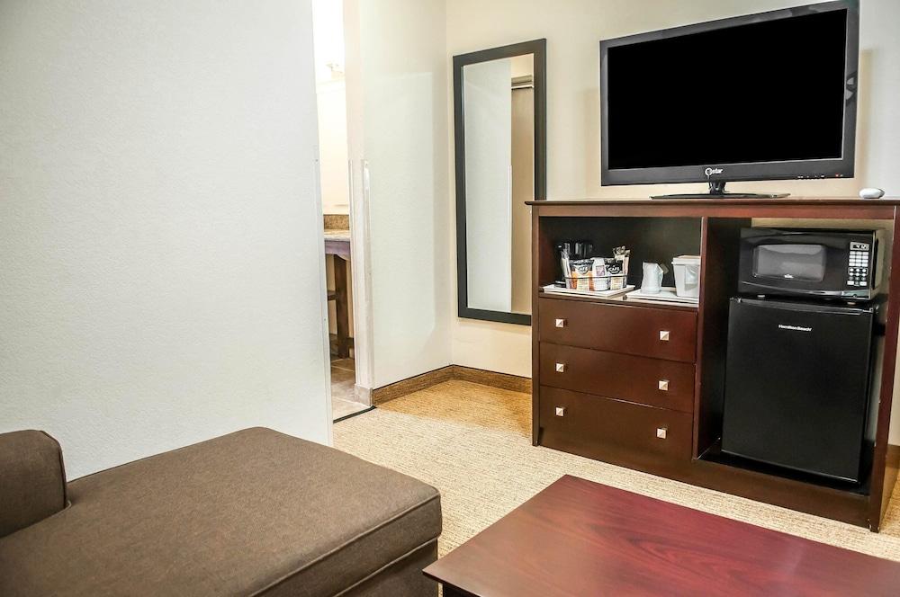 Comfort Suites Albuquerque/North Journal Center photo 13