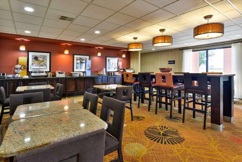 Hampton Inn Sturgis-Lagrange Area photo 7